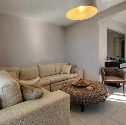 Evita Maisonette, Elegant Beachfront Apt, *