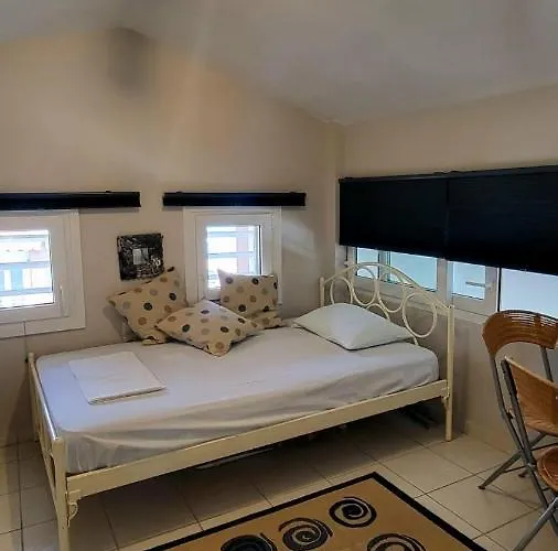 Evita Maisonette, Elegant Beachfront Apt, 公寓 波利克罗诺