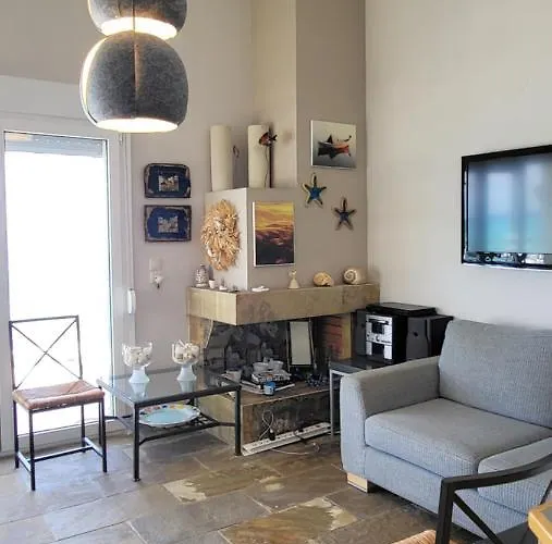 Evita Maisonette, Elegant Beachfront Apt, * 波利克罗诺