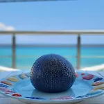 Evita Maisonette, Elegant Beachfront Apt,