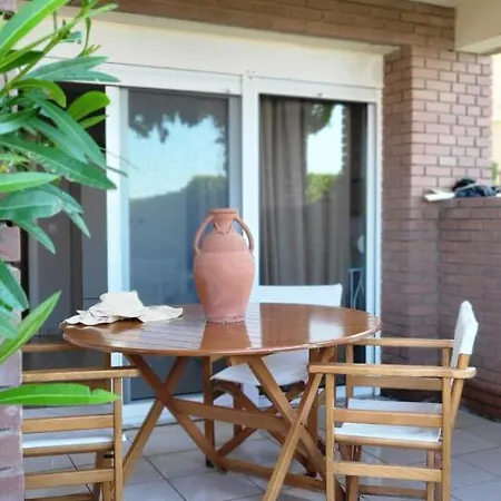 Evita Maisonette, Elegant Beachfront Apt, *