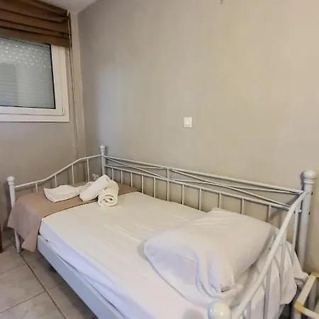 Evita Maisonette, Elegant Beachfront Apt,