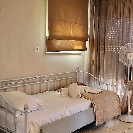 Evita Maisonette, Elegant Beachfront Apt, * Polychrono