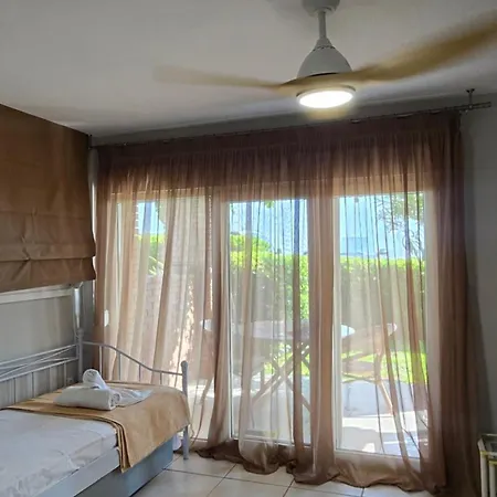 Apartament Evita Maisonette, Elegant Beachfront Apt,