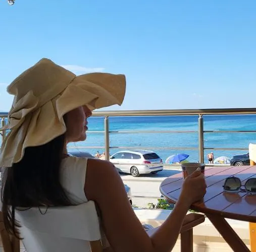 דירה Evita Maisonette, Elegant Beachfront Apt,