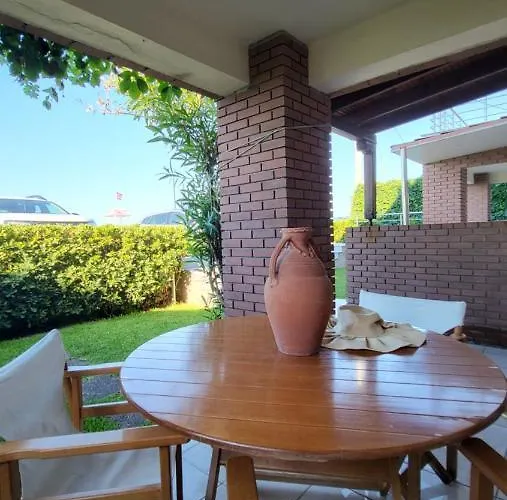 דירה Evita Maisonette, Elegant Beachfront Apt, פוליכרונו