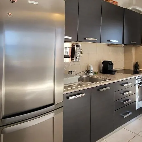 아파트 Evita Maisonette, Elegant Beachfront Apt, *