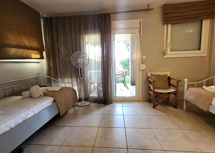 דירה Evita Maisonette, Elegant Beachfront Apt, פוליכרונו