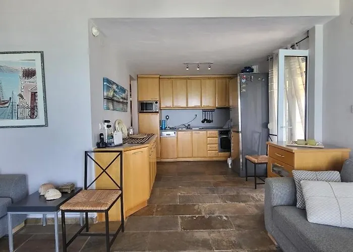 Evita Maisonette, Elegant Beachfront Apt, 아파트
