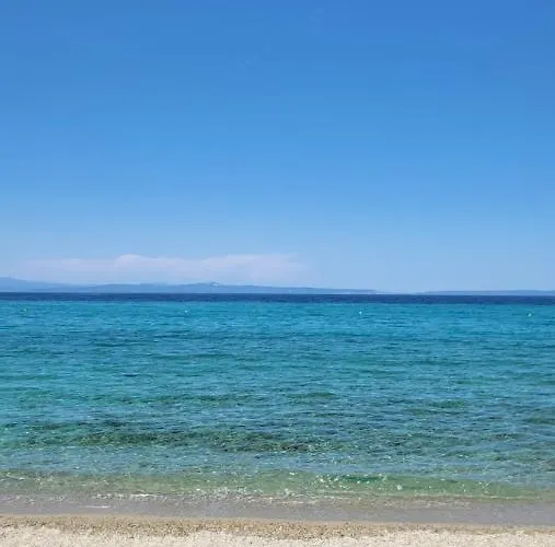 Апартаменты Evita Maisonette, Elegant Beachfront Apt,