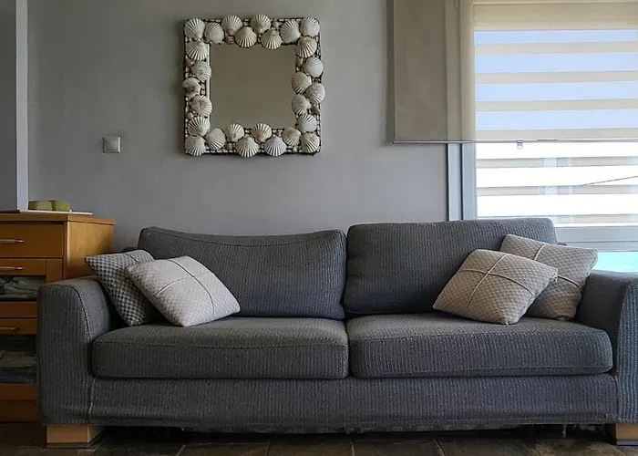 Evita Maisonette, Elegant Beachfront Apt, 폴리크로노