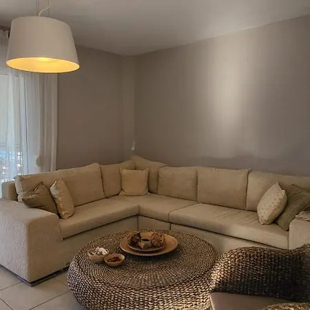 Appartement Evita Maisonette, Elegant Beachfront Apt,