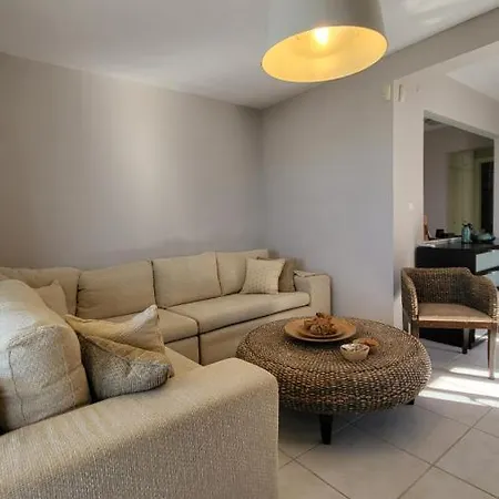 Evita Maisonette, Elegant Beachfront Apt, *