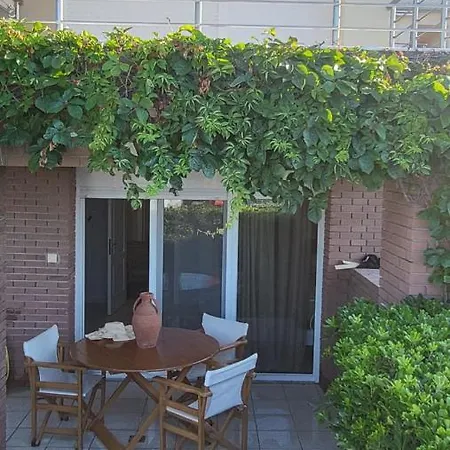 Evita Maisonette, Elegant Beachfront Apt, * Polychrono