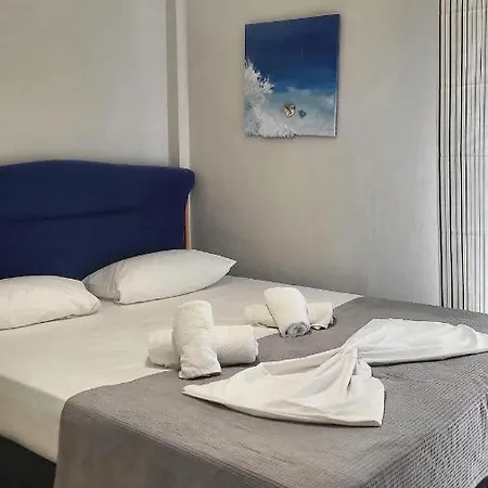 Appartement Evita Maisonette, Elegant Beachfront Apt,