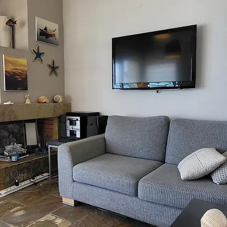 Evita Maisonette, Elegant Beachfront Apt, Appartement