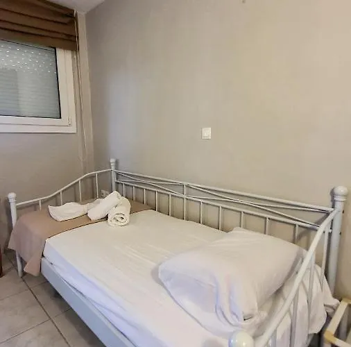 Evita Maisonette, Elegant Beachfront Apt,